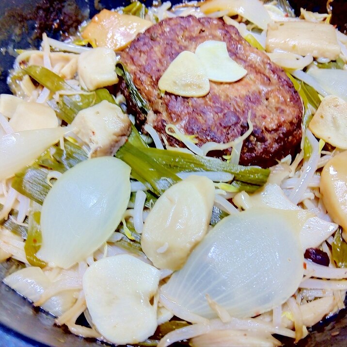 ニラ小玉葱エリンギもやしハンバーグ蒸し煮